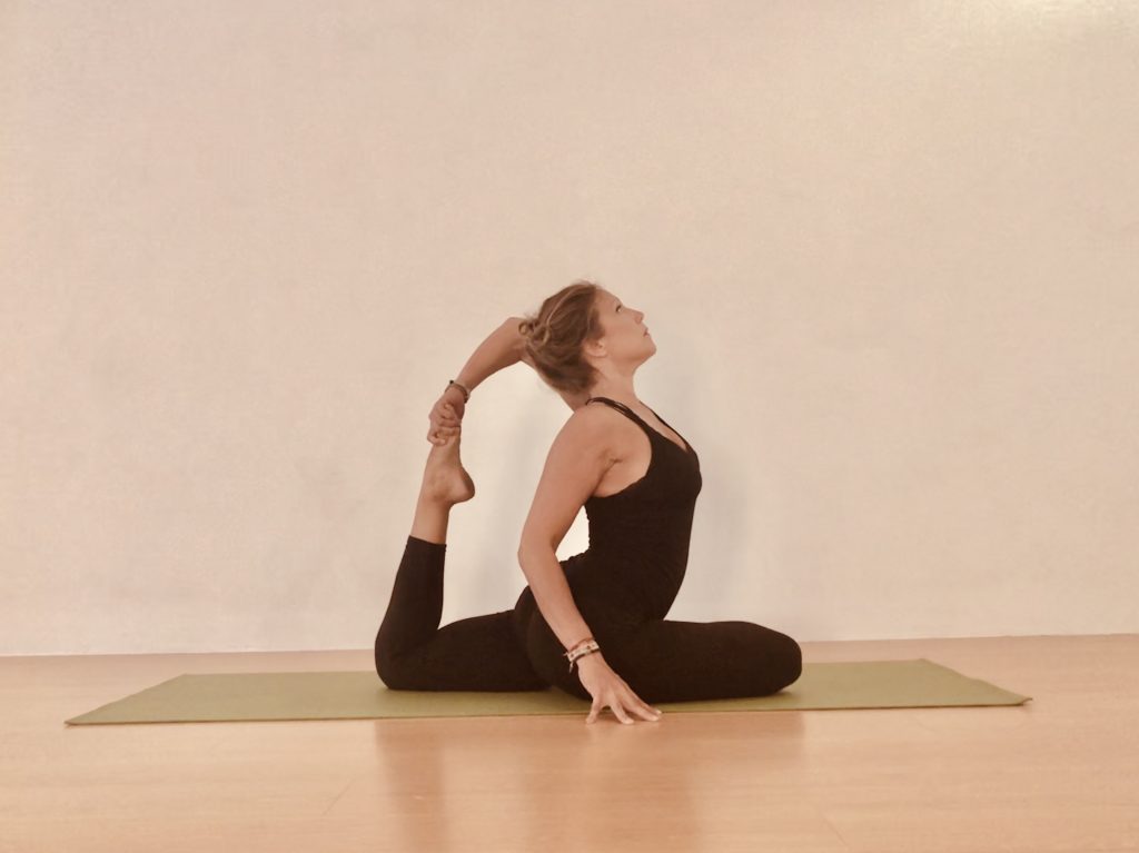 El Cuello, Los Hombros y Tu Respiración - Karmuka Yoga